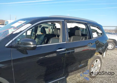 2019 Honda Pilot Touring z USA, uszkodzony, nr VIN 5FNYF6H66KB024174